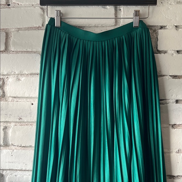 TWIK hunter Green Pleated Skirt midi elastic waist - Picture 2 of 7